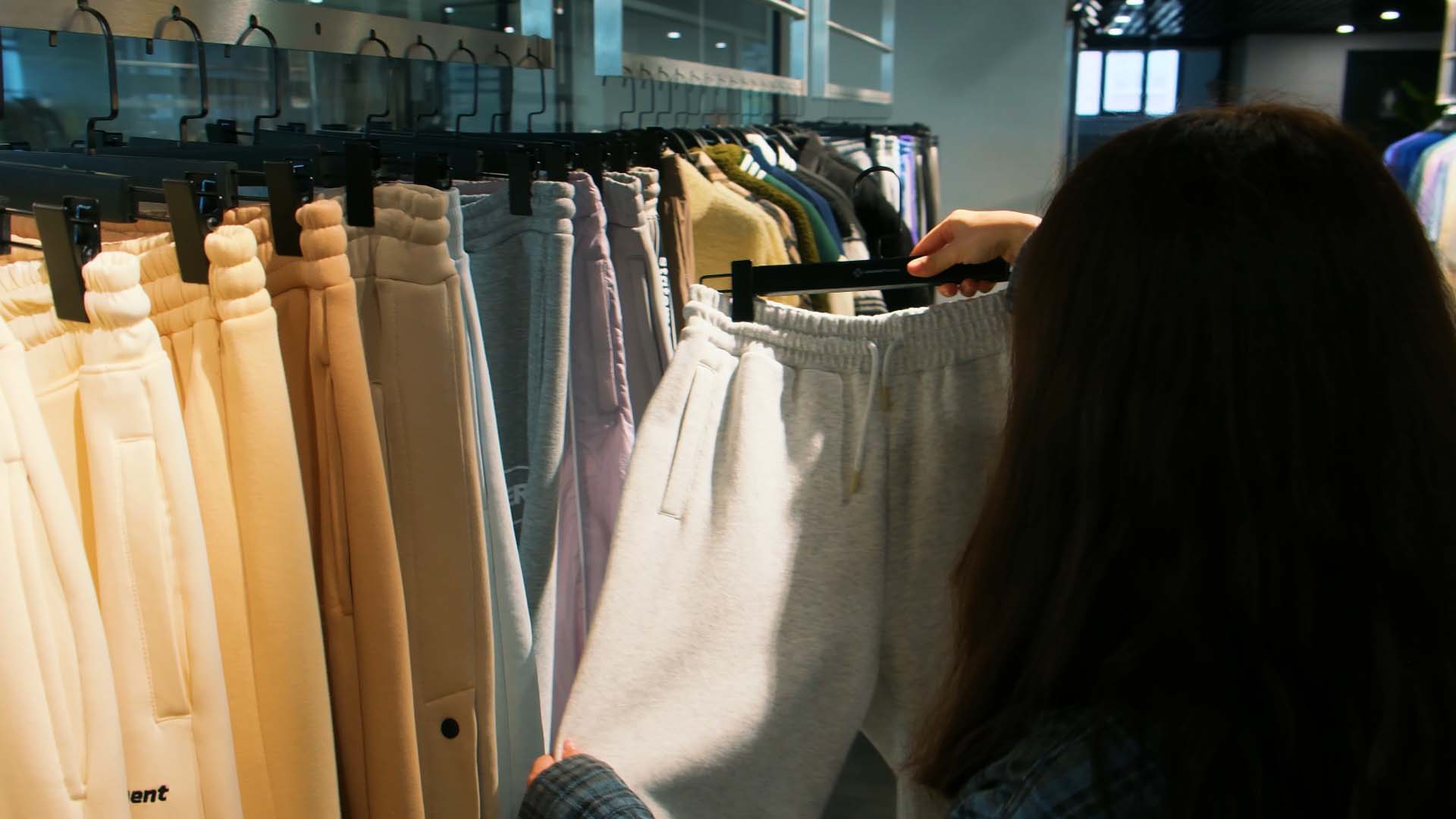 Fabric Sourcing for Fashion Brands